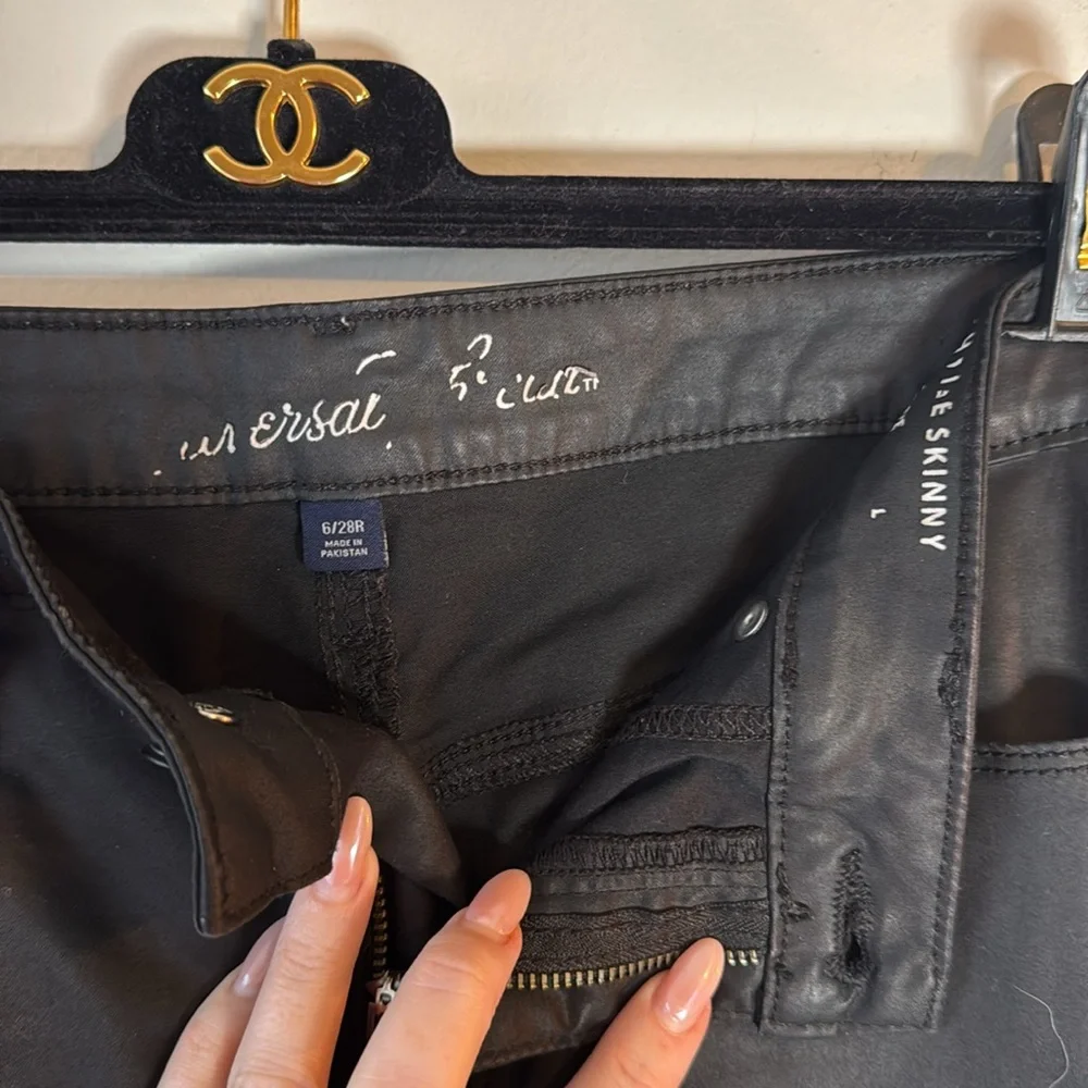 EUC Universal Thread Target Black Wax Skinny Jeans Size 6/28 - Picture 4 of 5